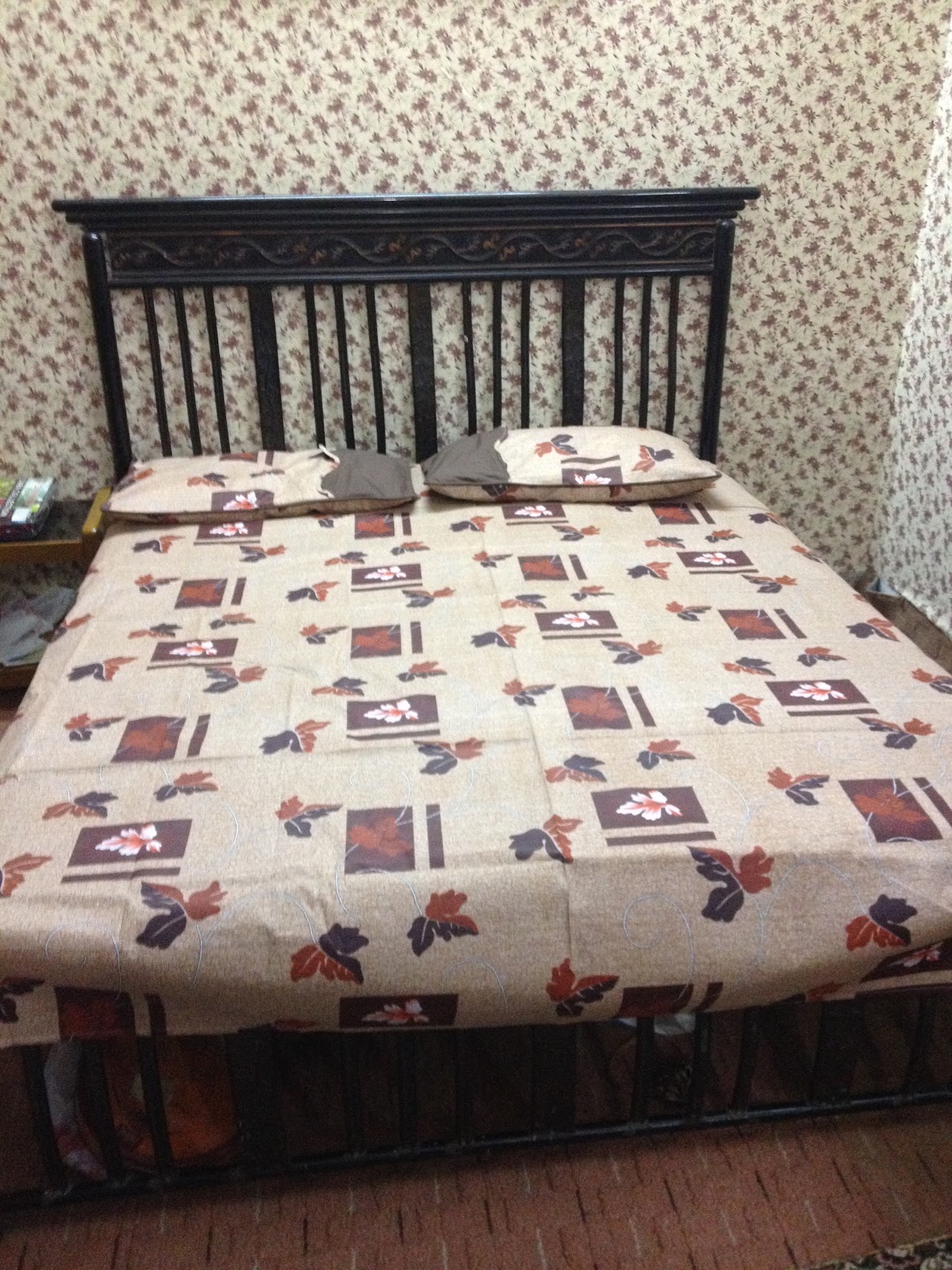 Off White Color Bed Sheet Rs. 650 Only Tijaarat