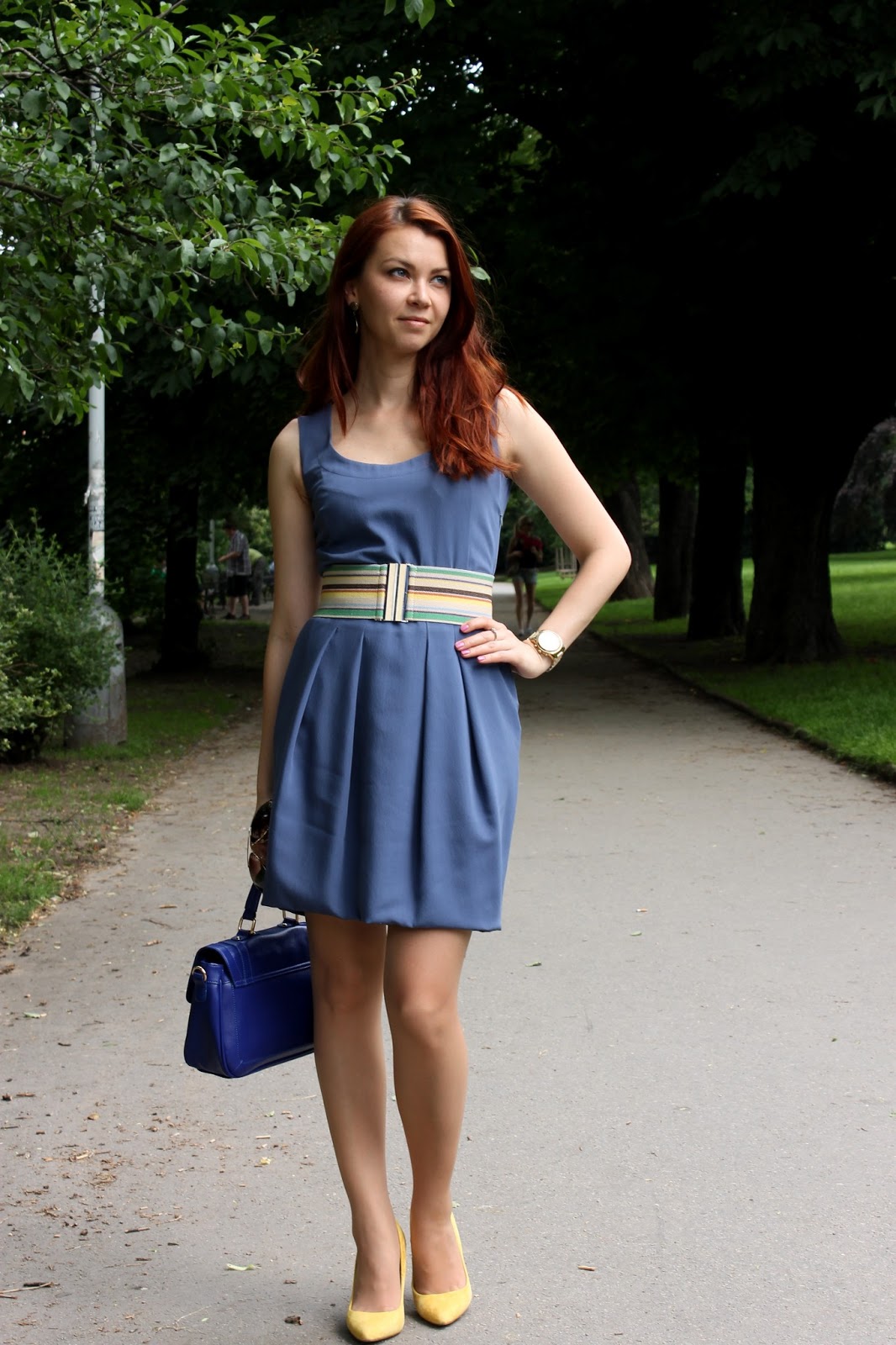 The blue dress and yellow shoes MARGIFASHION