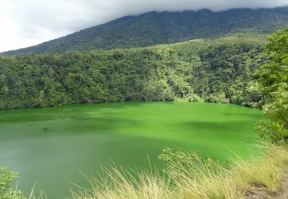 danau tolire