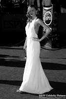 B&W pictures of Miranda Kerr wearing a sexy white dress, at ESPY awards - pic 5