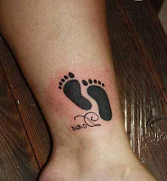 tatuaje pies de niño para madre