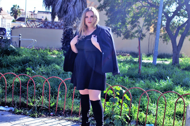 Outfit vestido negro: invierno o verano