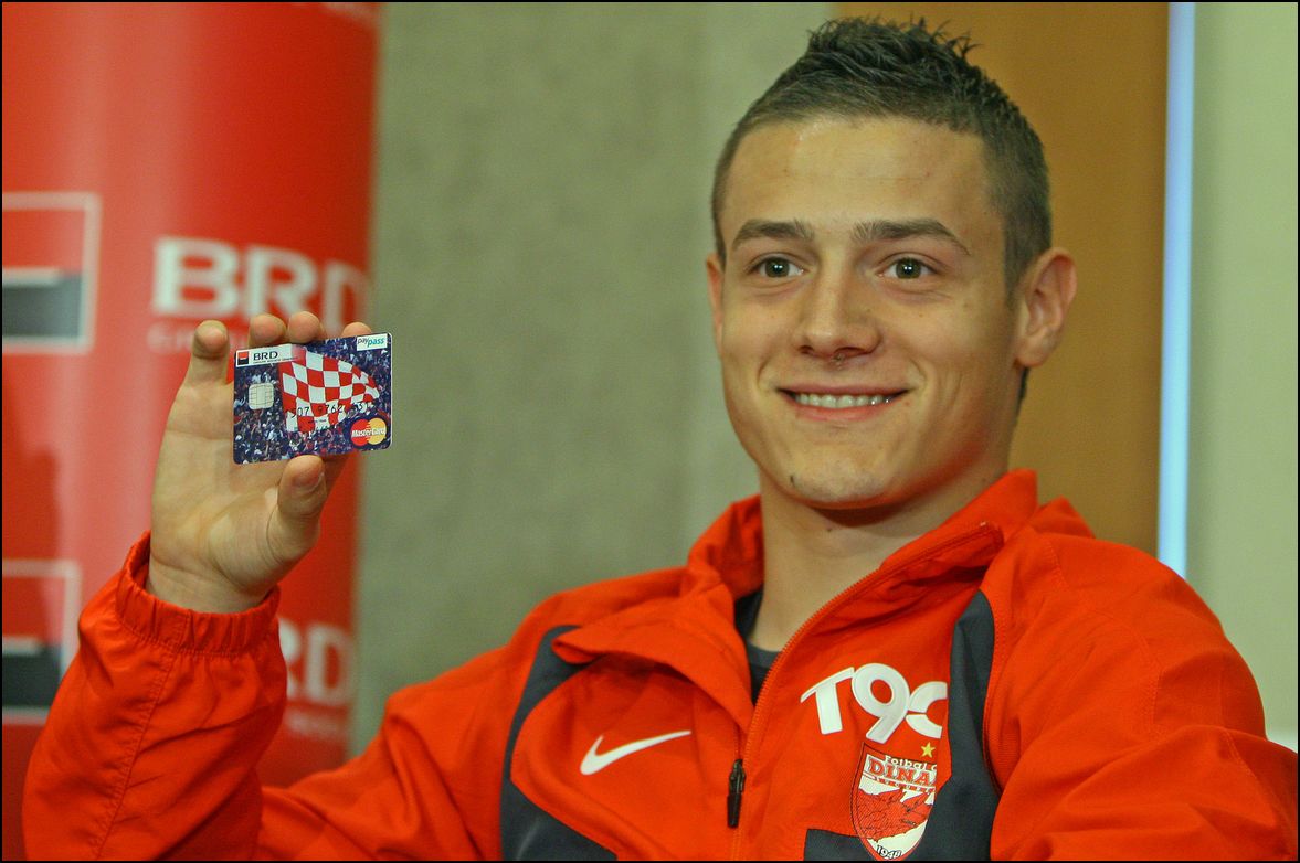 Мариано гонсалес-геринеау. Габриэль магальяэс арсенал. Коко шанель модельер презентация. Gabrielle haugh. Габриэль дарку торс.