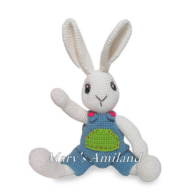 amigurumi crochet easter bunny in overalls