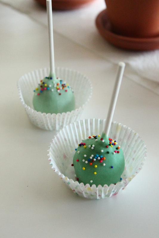 Laundry Cakes: Mint Green Cakepops!