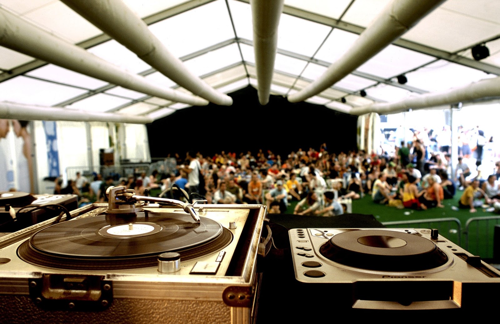 BREAKING MUSIC ELECTRÓNICA Las mejores sesiones (VOLUMEN 1)