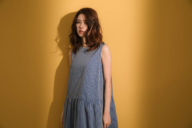 唱遊詩人小圓領無袖藍條紋洋裝