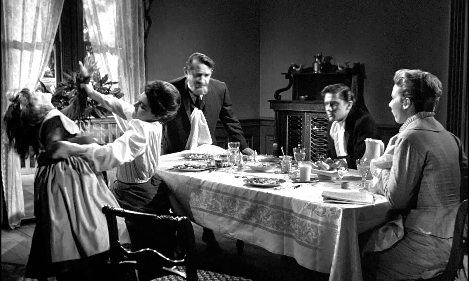 Recensione su Anna dei miracoli (1962) di uccio FilmTV.it Recensione su Anna dei miracoli (1962) di uccio FilmTV.it