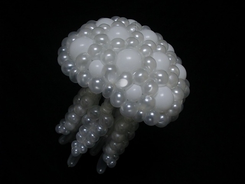 17-Jellyfish-Masayoshi-Matsumoto-isopresso-3D-Balloon-Sculptures-Animals-Insects-and-Human-www-designstack-co