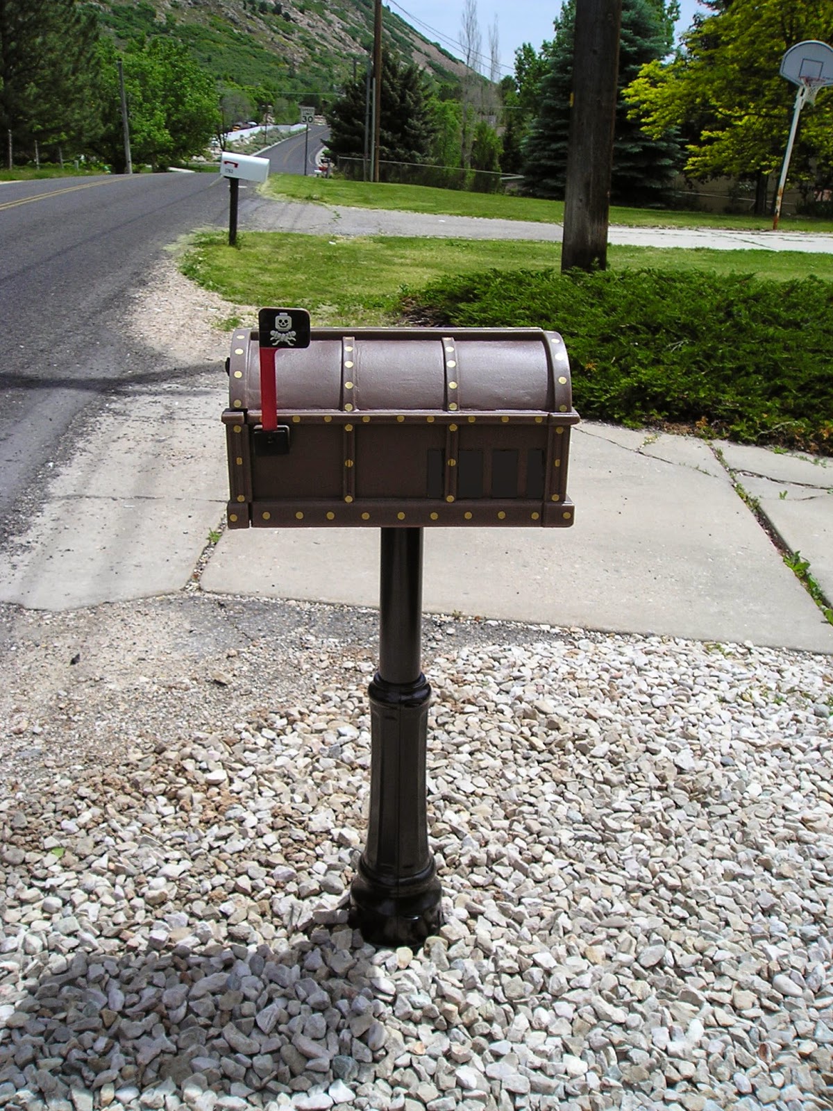 Elsie Park Treasure Chest Mailbox