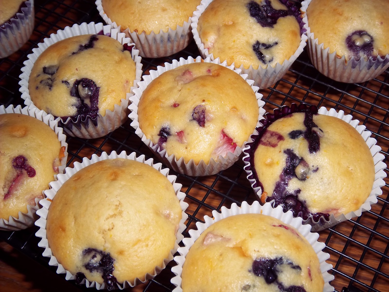 Pioneer Woman at Heart Strawberry Blueberry Muffins