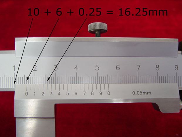 Толщиной 8 7 мм. Штангенциркуль шкала нониуса 0.05. Штангенциркуль 0.02 мм. 0 25 Мм на штангенциркуле. Показания штангенциркуля 0.05.