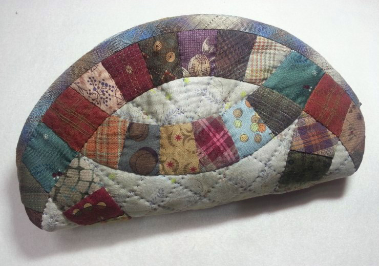 Cute Half-round Zipper Pouch Sewing Tutorial in Pictures.
