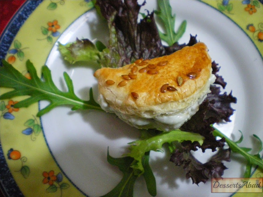 Hojaldritos rellenos de roquefort y nueces