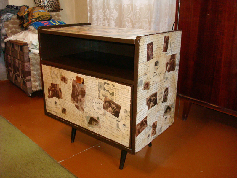 декорирование старой тумбочки. старая тумбочка в декоре сада. сделать из старой тумбочки. переделка старой мебели. переделка из старого холодильника.