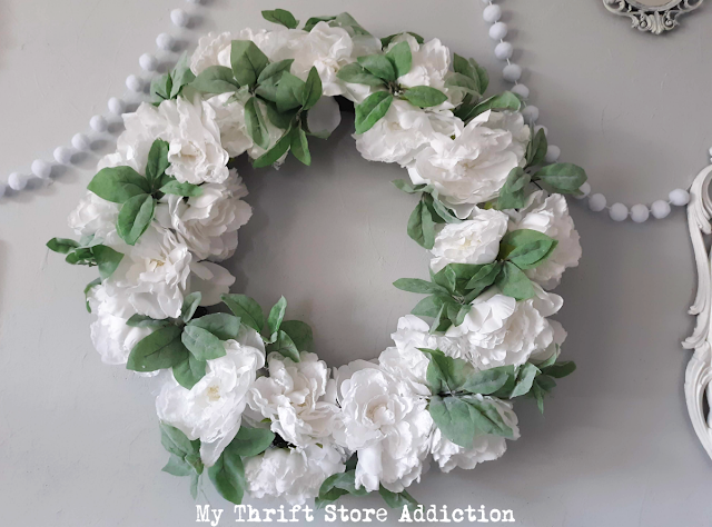 Check out my winter white mantel and gallery wall inspired by holiday clearance finds plus inspiration from 16 bloggers on the Cozy Winter Homes blog hop! Cozy winter homes mantel and gallery wall