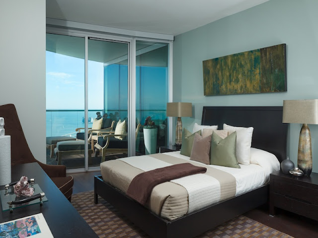 Picture of another contemporary bedroom with the balcony