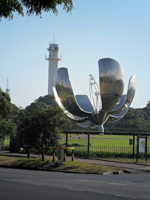 Buenos Aires; viajando pela America Latina; Floralis Genérica; Plaza de las Naciones Unidas