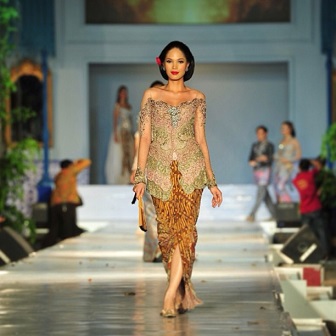 Kebaya Modern Ibu Hamil Anne Avantie