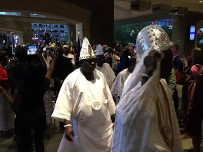 7 Photos: Americans file out to catch a glimpse of visiting Ooni of Ife