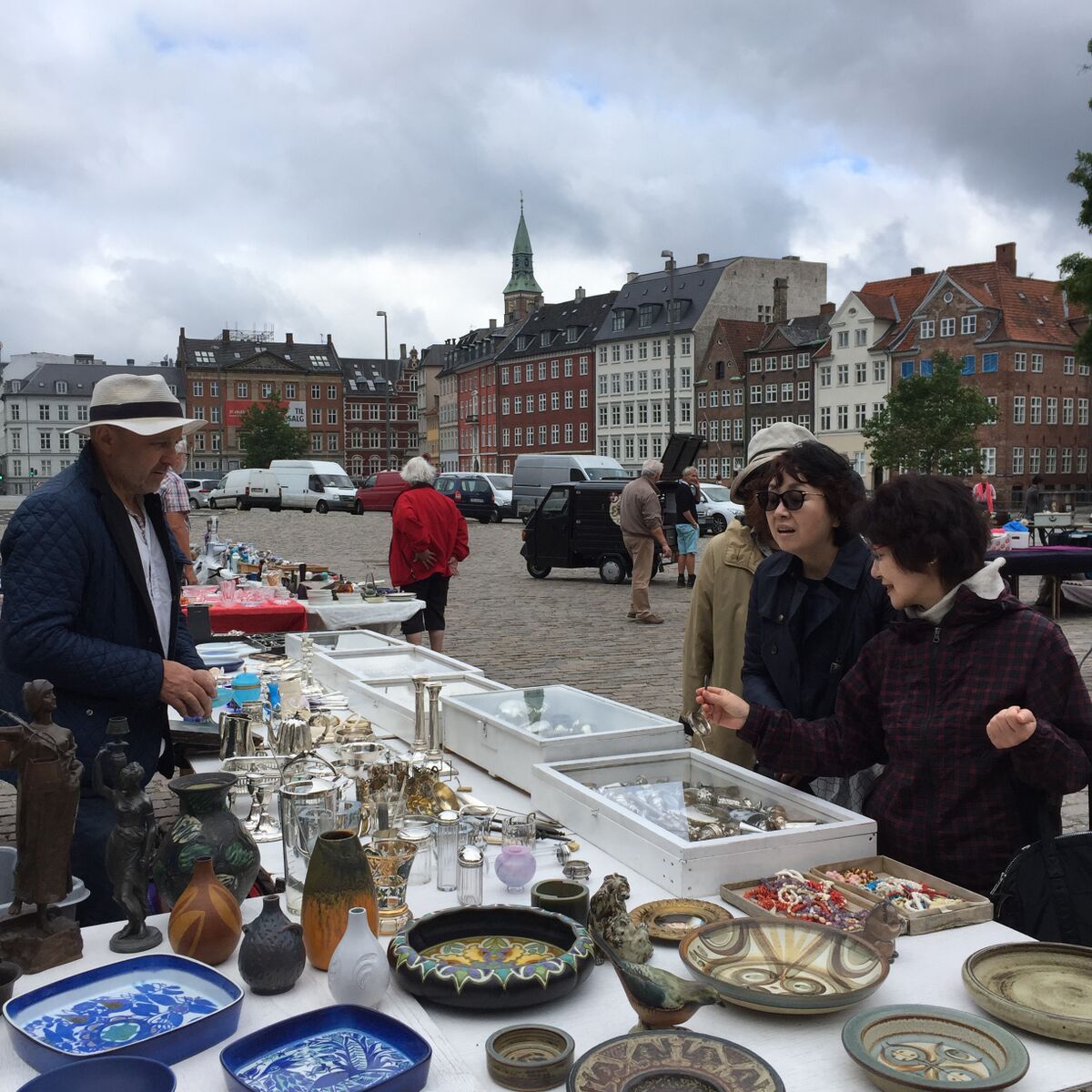 Thorvaldsens Plads Antique MarketCopenhagen