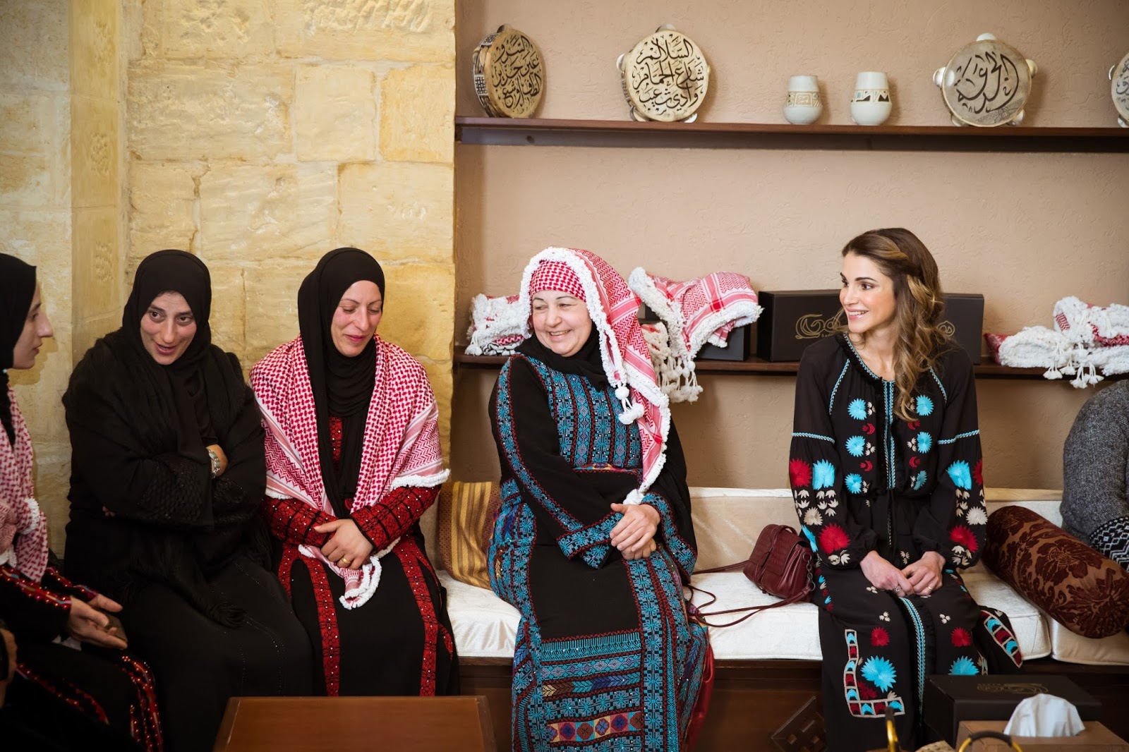 Her Majesty with the ladies in Al Salt - Queen Rania's Closet ستايل ...