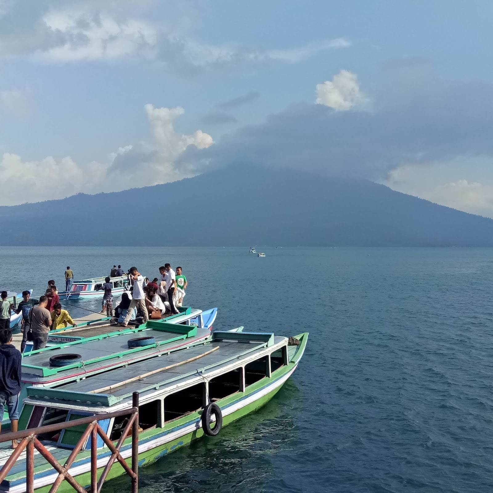 Tempat Wisata Danau Ranau Lampung
