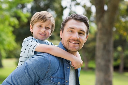  Sebagai pemimpin keluarga yang sangat penting 7 Peran Terpenting Ayah Dalam Keluarga