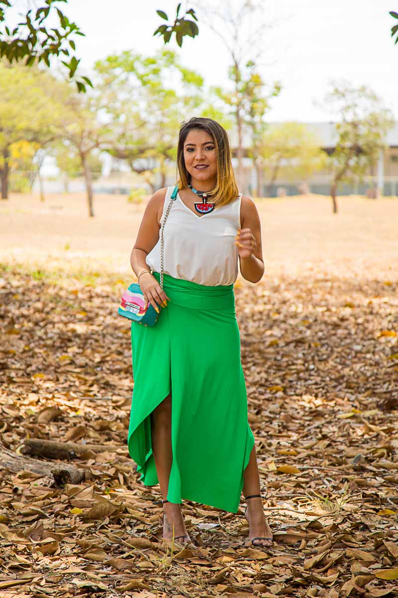 Uma peça, três looks: saia midi verde e moda compartilhada em Brasília