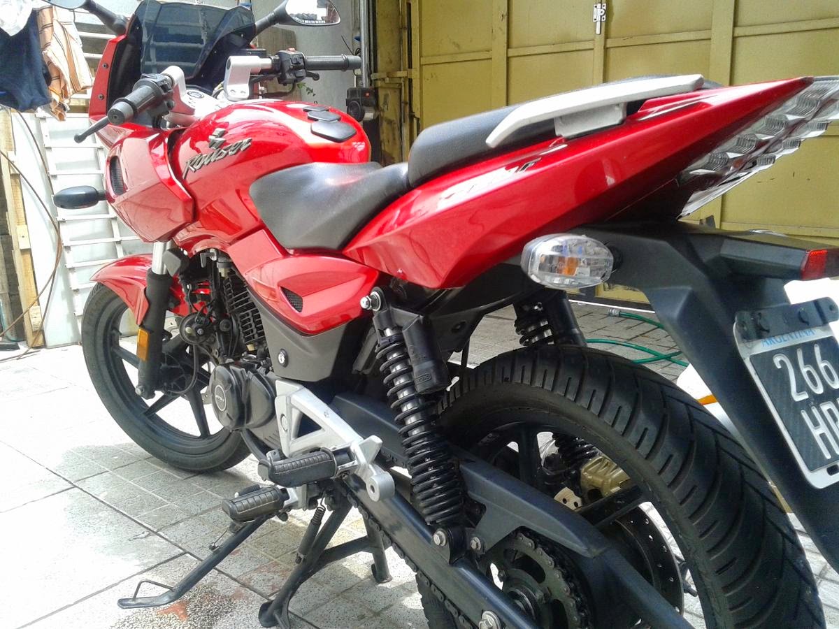 Todo sobre motos Galería Bajaj Rouser 220 Todo sobre motos Galería Bajaj Rouser 220