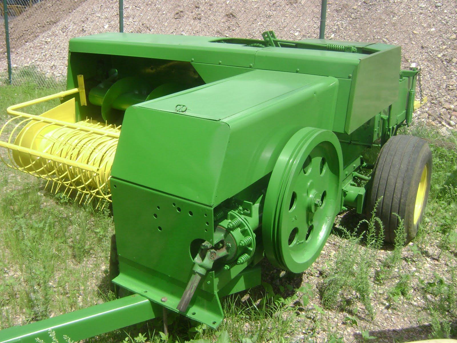 MAQUINARIA AGRICOLA INDUSTRIAL: Empacadora John Deere 336, Amarre de