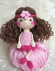 http://www.ravelry.com/patterns/library/cute-amanda---the-little-dolly