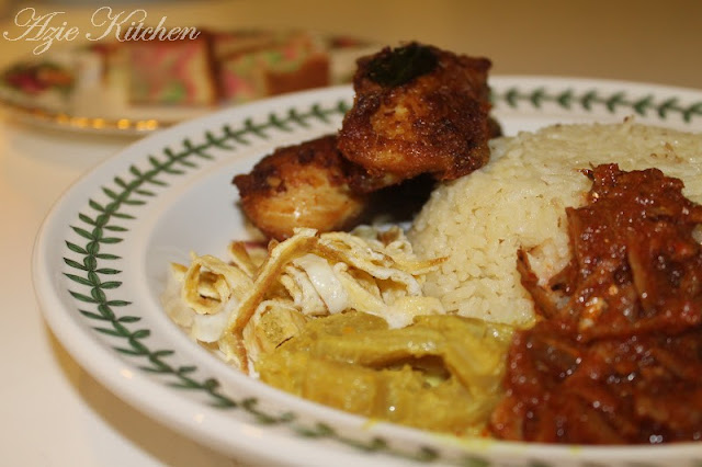 Nasi Lemak Dengan Ayam Goreng Berempah - Azie Kitchen