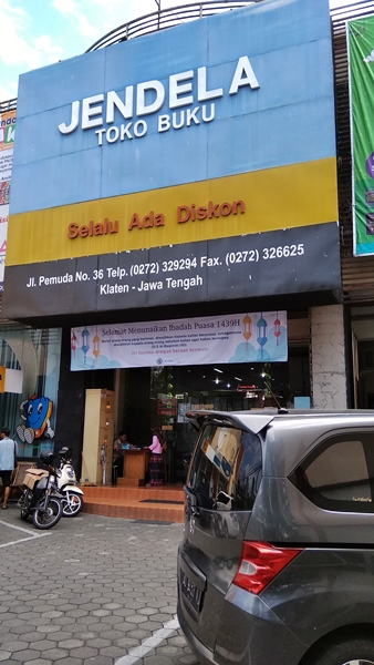 jendela toko buku klaten