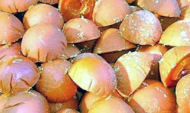 Various dates in the market tremendous tremendous tremors চলনবিলের বিভিন্ন বাজারে ভেজাল খেজুর গুড়ে সয়লাব