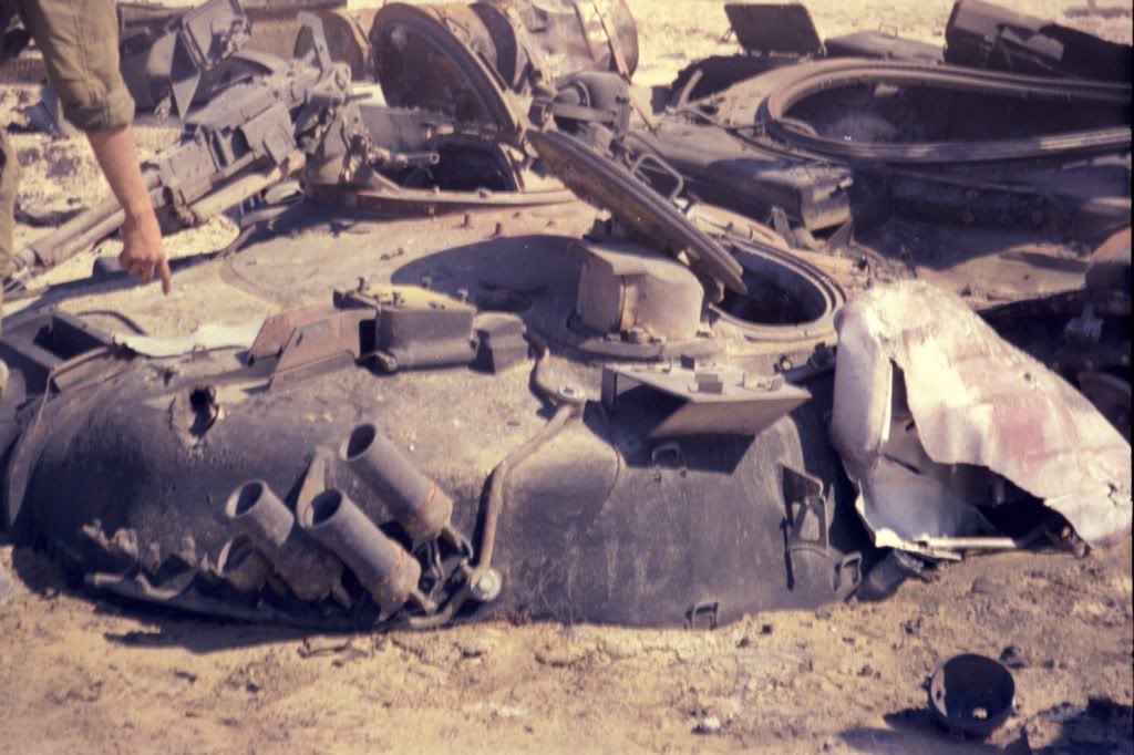 Видео поражения абрамса. Т 72 Ирак. Подбитый танк т-72 Ирака снарядом m829. Т72 против Абрамса в Сирии.