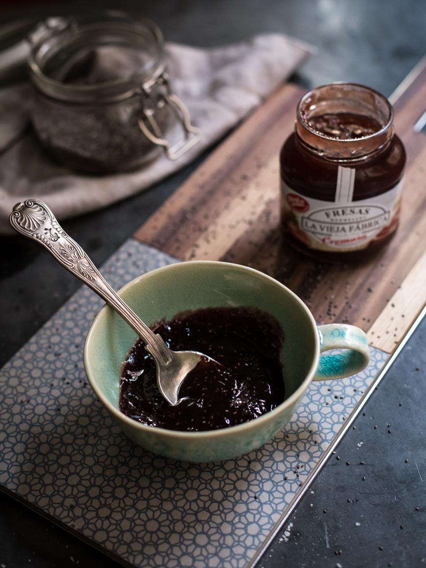 La Cocina de Carolina: Galletas de almendra con mermelada de fresa y chía