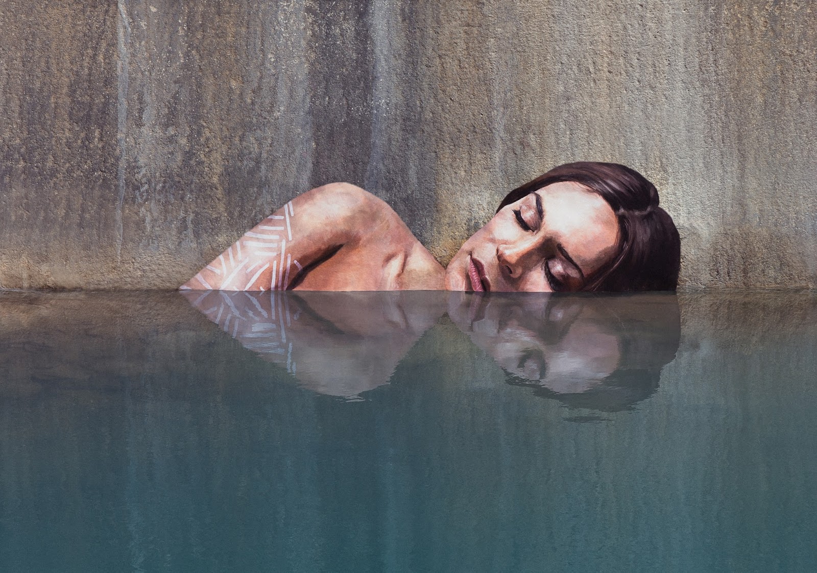 Artist Paints Murals of Women While Floating on a Surfboard Artist Paints Murals of Women While Floating on a Surfboard