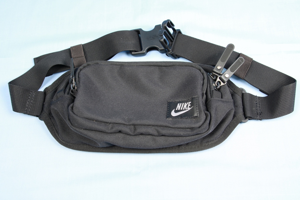 WTS photography and personal item [WTS] Original Nike Pouch Bag