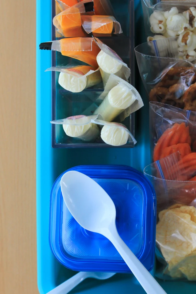 By using this inexpensive kitchen hack, you can streamline your morning routine while encouraging kids to help pack their own lunch and make healthy choices! #sponsored