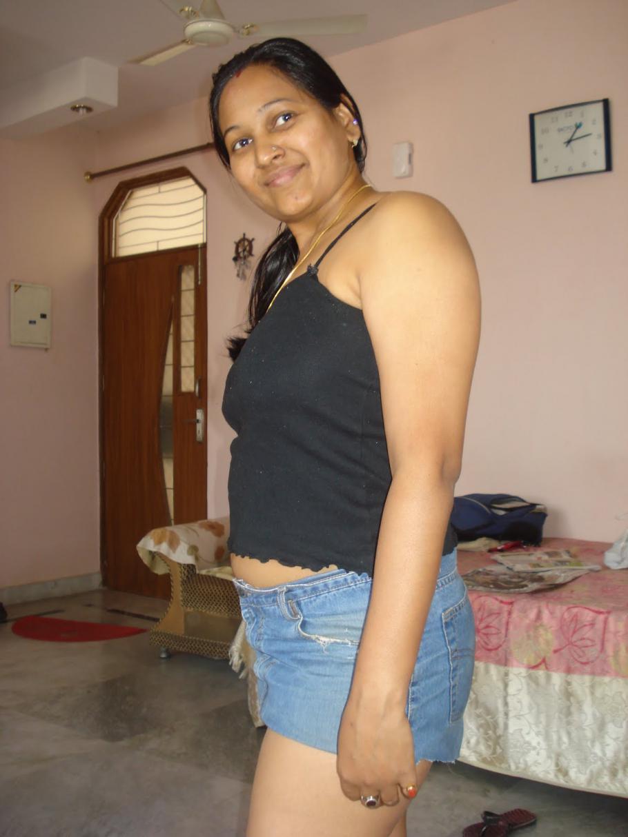 Hot South Indian Tamil Aunty Bra Bikini Show Kambi Kadakal Hot Sexy Tight Jeans Shirts 