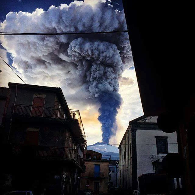 etna eruption amazing shot