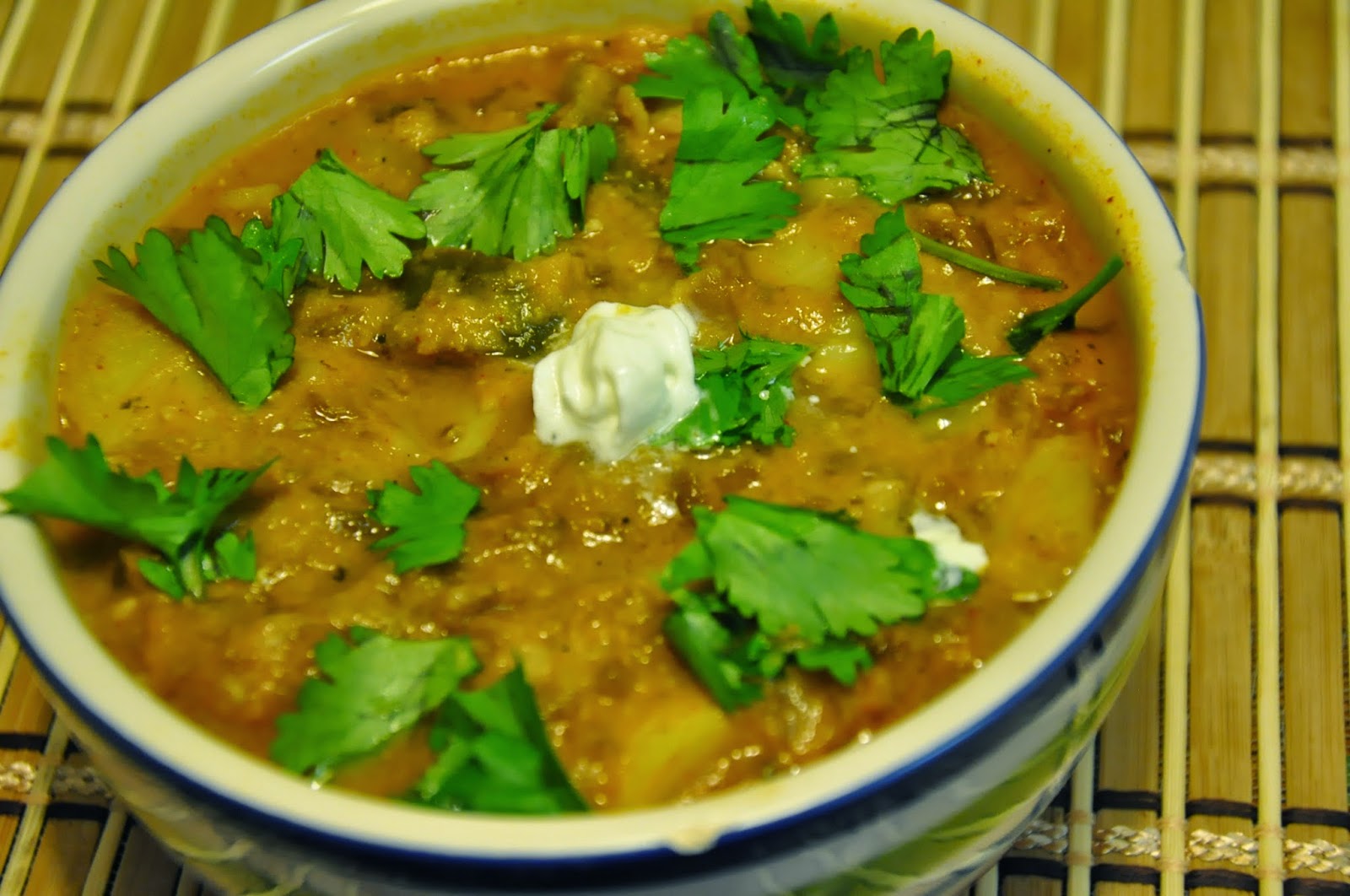 Praba's yummy experiments Potato Capsicum Subji / Urulaikilangu