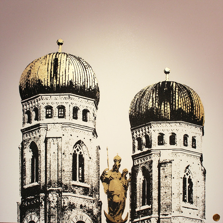 05-Frauenkirche-München-Tim-Bengel-Sand-and-Gold-Portraits-and-Architecture-www-designstack-co