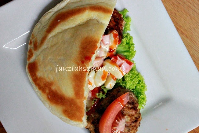 Burger Ayam Roti Pita