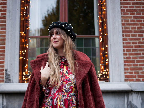 Outfit: beaded boots and beret, featuring Christmas lights