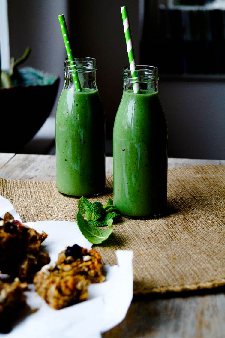 Green detox smoothie. Need more recipes? Check out 15+ List of Vegan Drinks that are Extremely Delicious. vegan coffee smoothie | smoothies vegan | vegan smoothies breakfast | vegan detox smoothie | breakfast smoothie vegan #vegan #detox #drinks #smoothie #healthtips #green