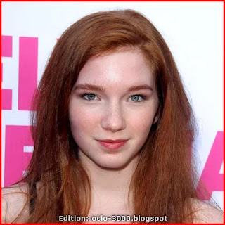 Annalise Basso es una de las pelirrojas famosas más activas en el cine.