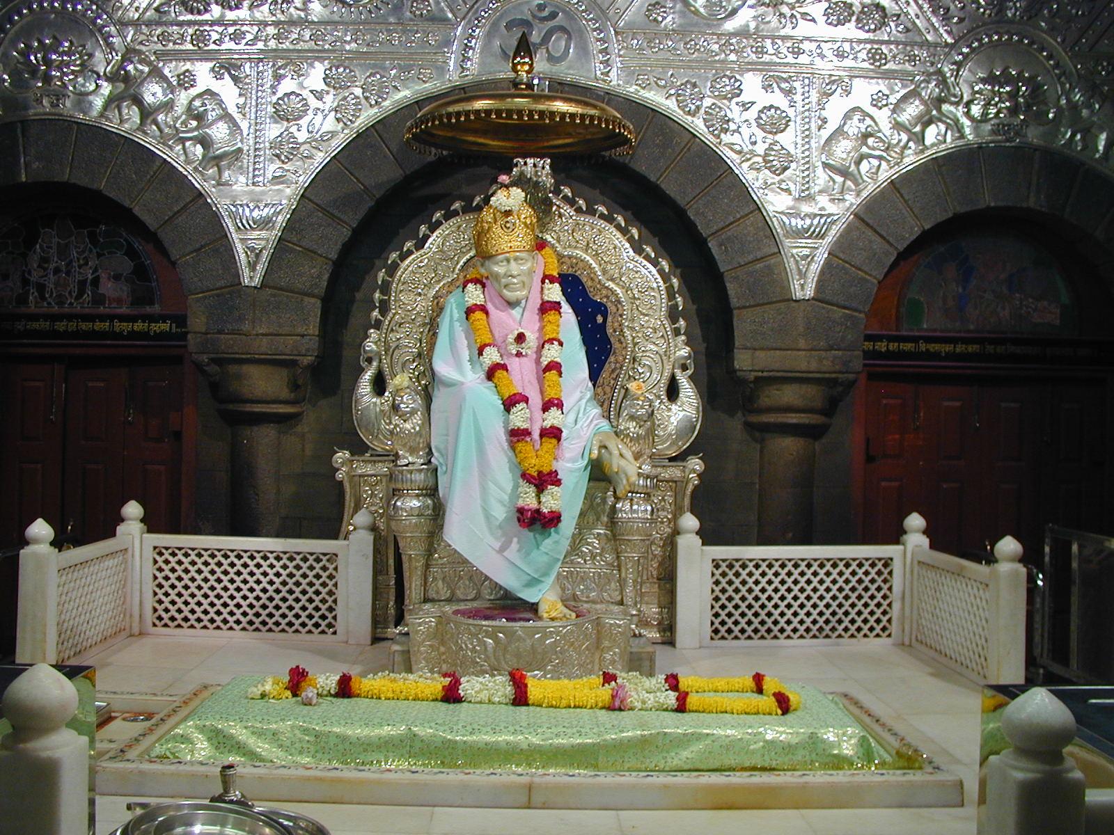 http://3.bp.blogspot.com/-v0EOxN9DbYM/TbBhiEpwhVI/AAAAAAAAAWU/GeP3-BiOvdY/s1600/Shirdi-Saibaba-hindu-temple-psuperos.jpg