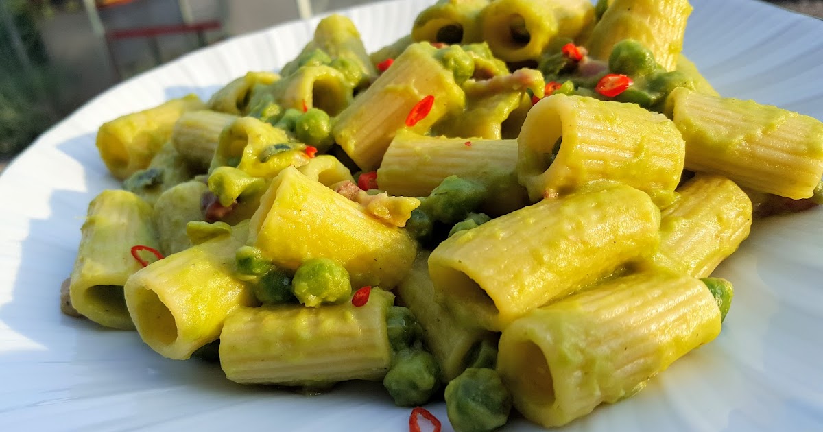 Cucina Spartana Rigatoni ai piselli e pancetta